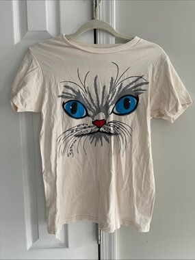 Cat Face Graphic Tee in Cream with Blue Eyes